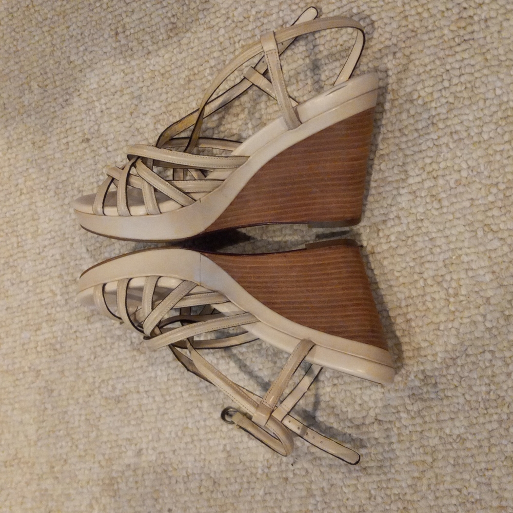 Shoes 👞 - Picture 2 of 4